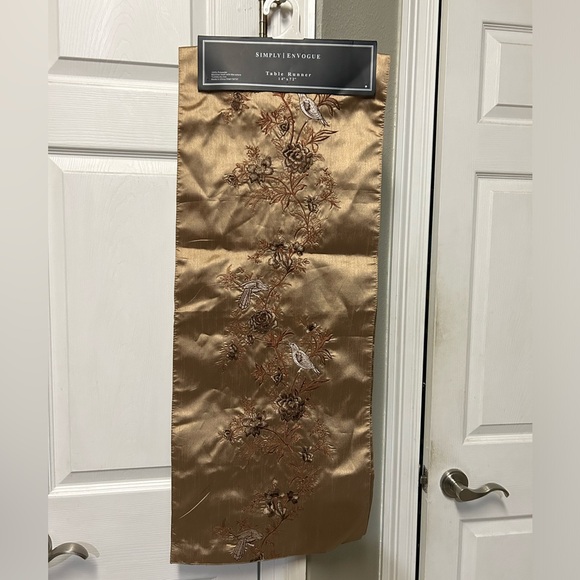 Stunning Fall Table Runner NWT Bird Design Rich Bronze Color FALL THANKSGIVING - Picture 4 of 6